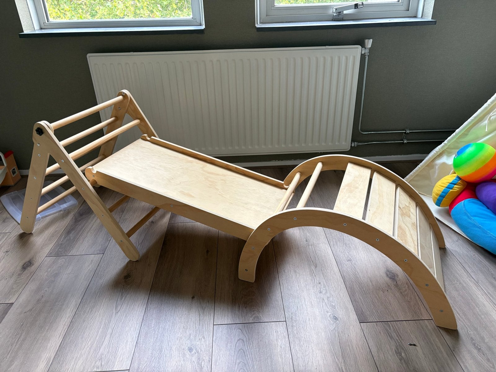 Houten speeltoestel met glijbaan en klimrek, Ophalen, Zo goed als nieuw, Glijbaan