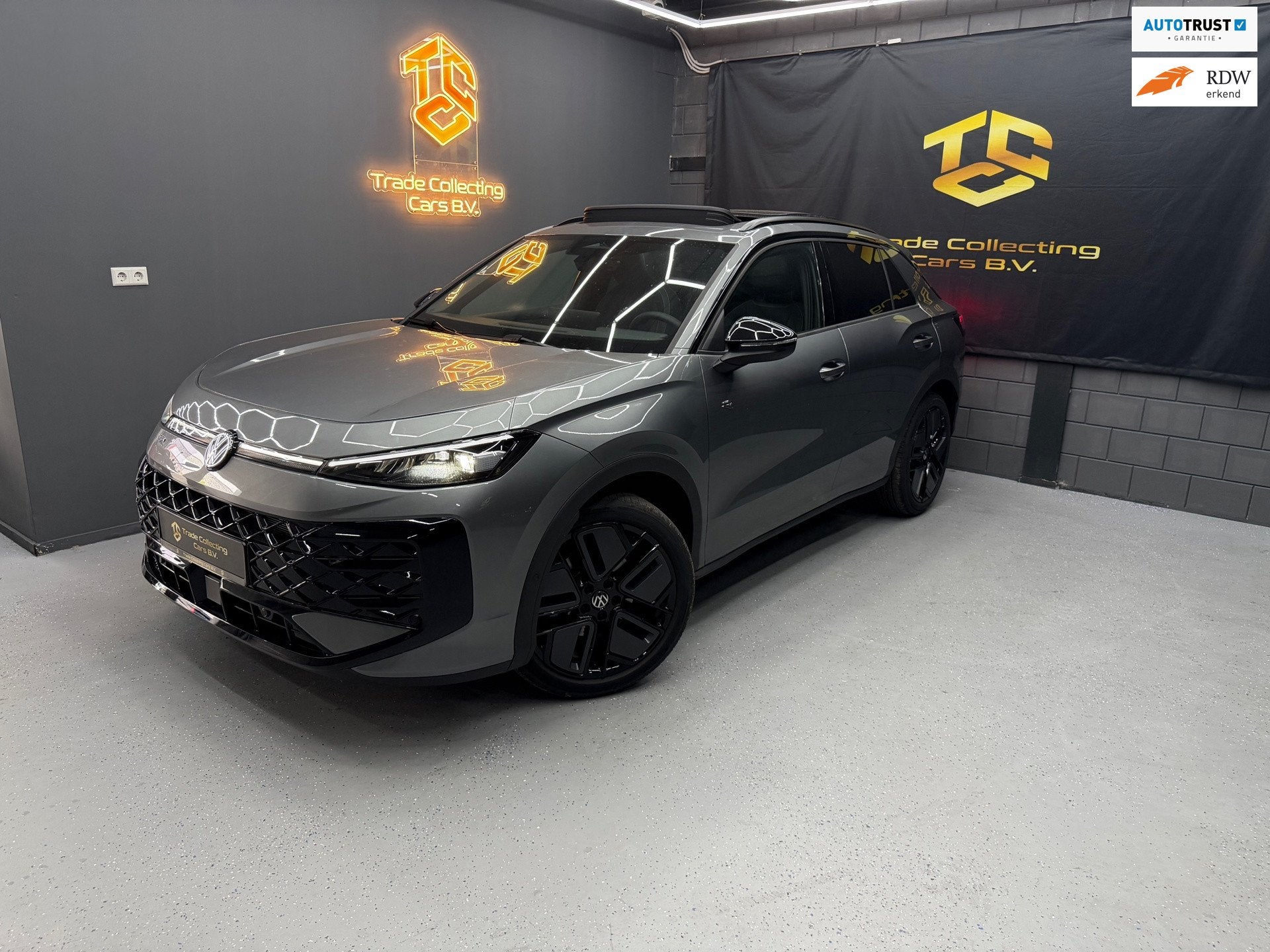 Volkswagen T-ROC 1.5 eTsi R-Line First Edition Pano-IQ-KEYLE, Auto's, Volkswagen, 1374 kg, 730 kg, 1498 cc, 4 cilinders