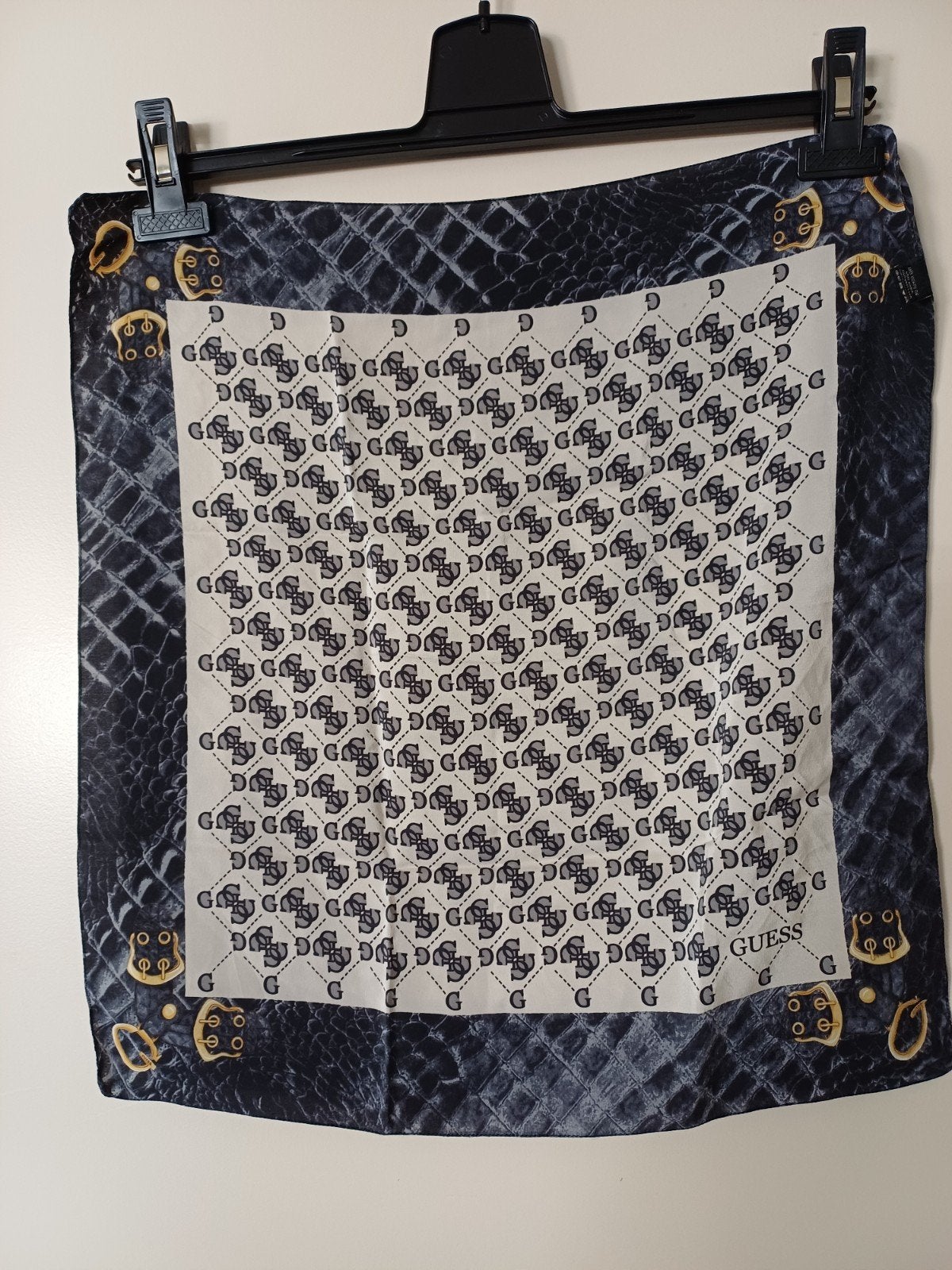 Guess Sjaal 100% Zijde - Blauw/Wit met Gesp Patroon, Guess, Ophalen of Verzenden, Zo goed als nieuw