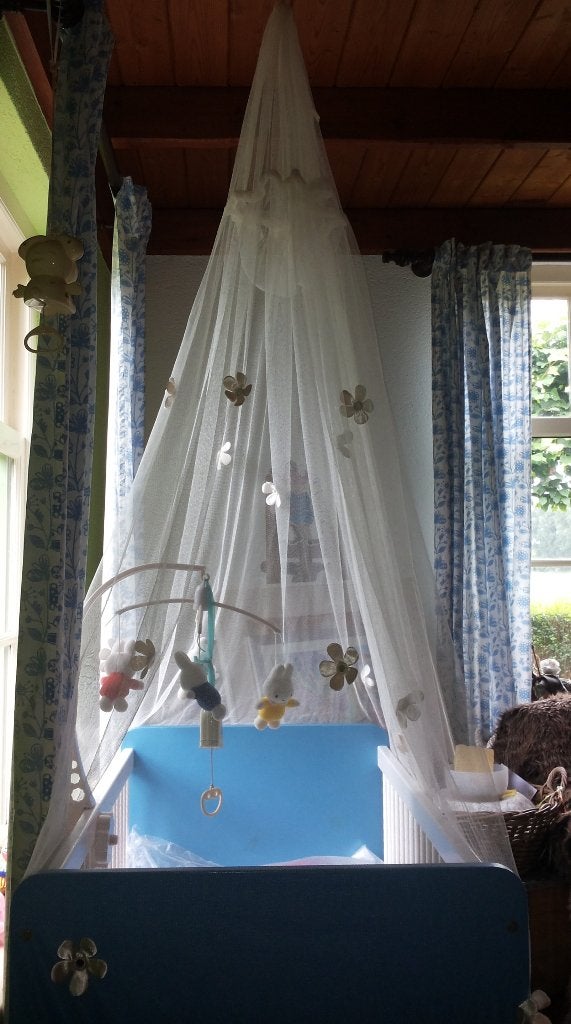 Schattig ledikantje excl hemeltje + matras 60x120 cm / Bedje, Kinderen en Baby's, Babywiegjes en Ledikanten, Ophalen, Gebruikt