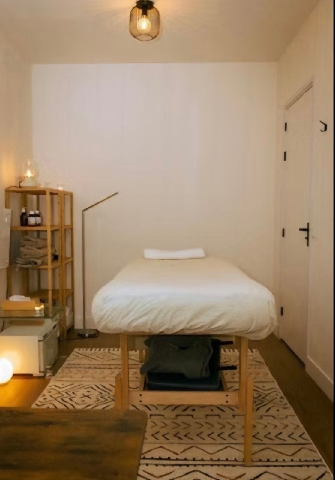 massage/ treatment room for rent, Huizen en Kamers, Kamers te huur, 20 tot 35 m², Amsterdam