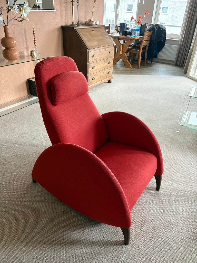 Rode lounge fauteuil van Pode door LeoLux, Huis en Inrichting, Fauteuils, Gebruikt, Stof, 75 tot 100 cm, 75 tot 100 cm, Ophalen
