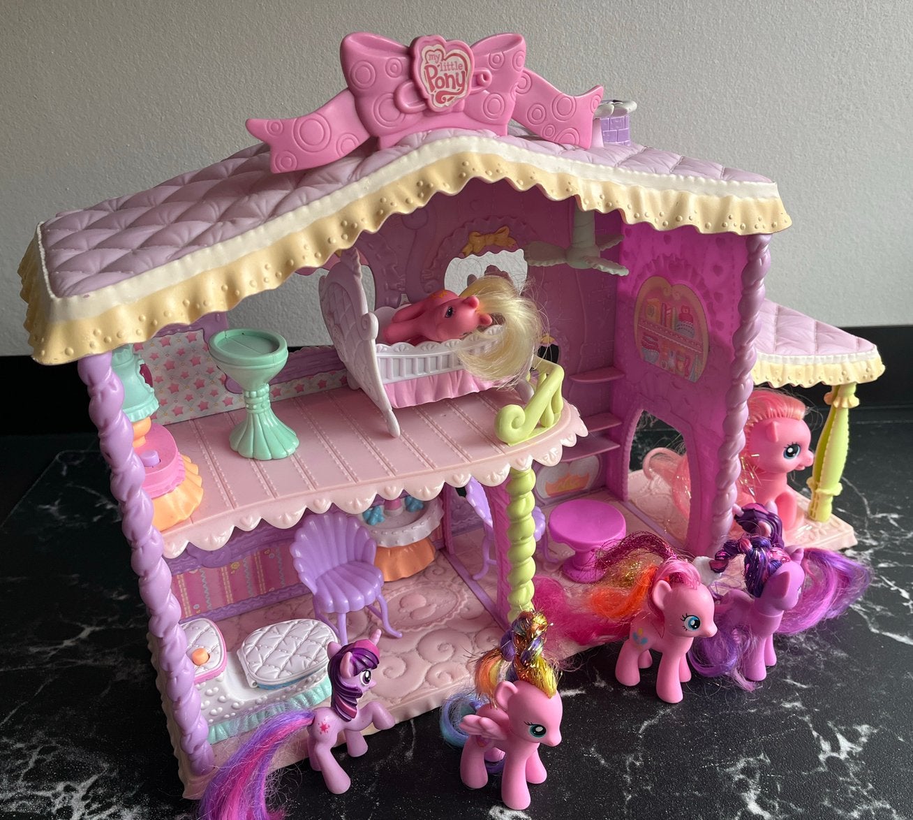My Little Pony Speelhuis met Pony's en Accessoires, Kinderen en Baby's, Speelgoed | My Little Pony, Ophalen of Verzenden, Gebruikt