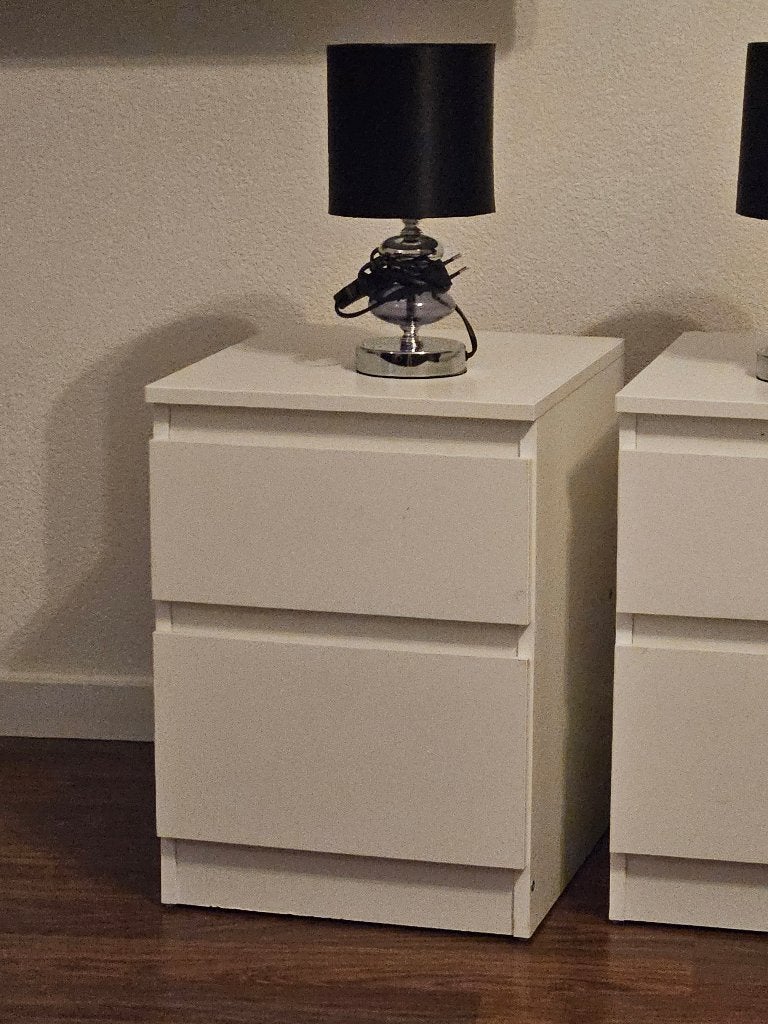 Foto 4 van Nachtkastlampjes en nachtkastjes met lades