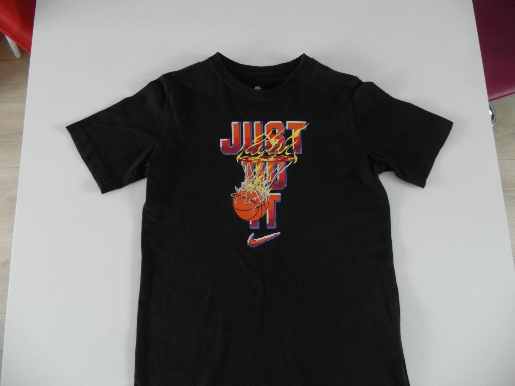 Nike t-shirt. Zwart opdruk: Just do it. Maat 158-170, Jongen of Meisje, Ophalen of Verzenden, Zo goed als nieuw, Shirt of Longsleeve