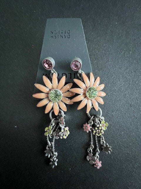 NIEUW PILGRIM Daisy lange oorbellen pastelrozeoranje, Sieraden, Tassen en Uiterlijk, Overige materialen, Hangers, Verzenden, Met kristal