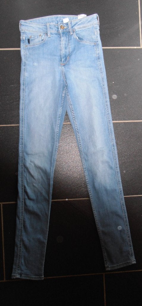spijkerbroek maat 26/32, Kleding | Dames, Spijkerbroeken en Jeans, H&M, Blauw, Ophalen of Verzenden, W27 (confectie 34) of kleiner