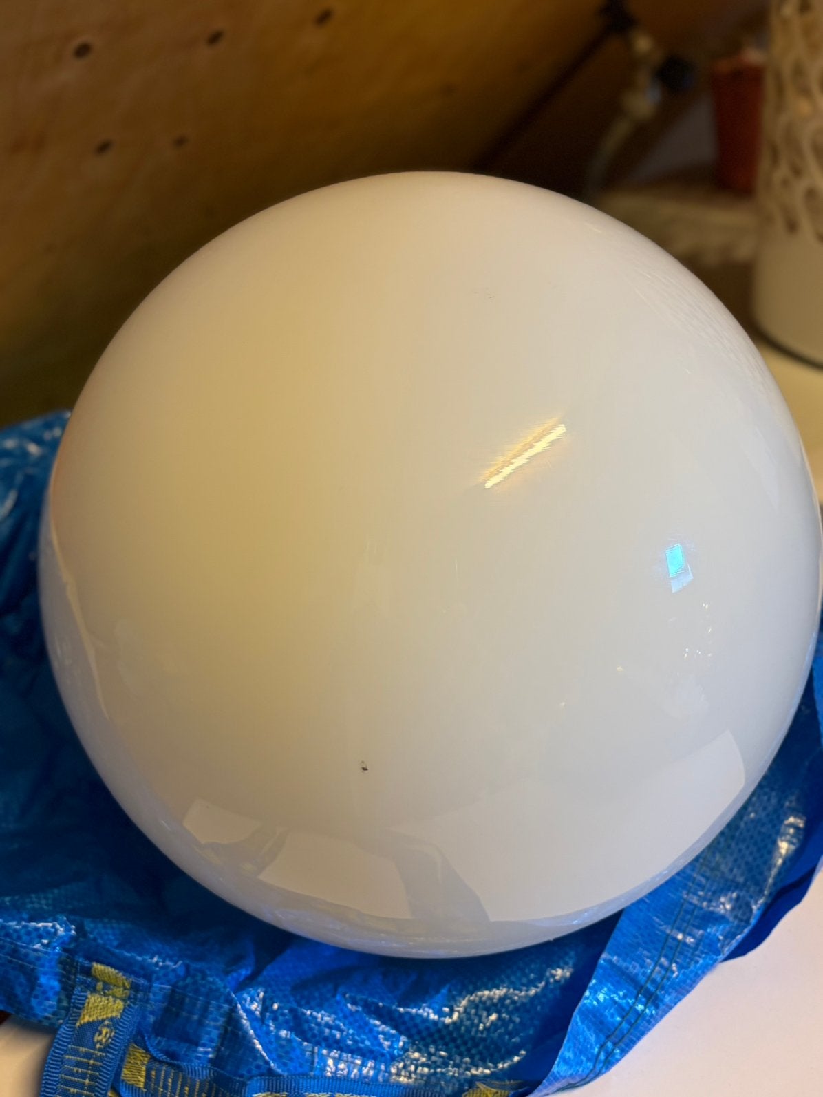 Grote glazen bol wit 40 cm hoog  gat 12 cm, Ophalen, Zo goed als nieuw