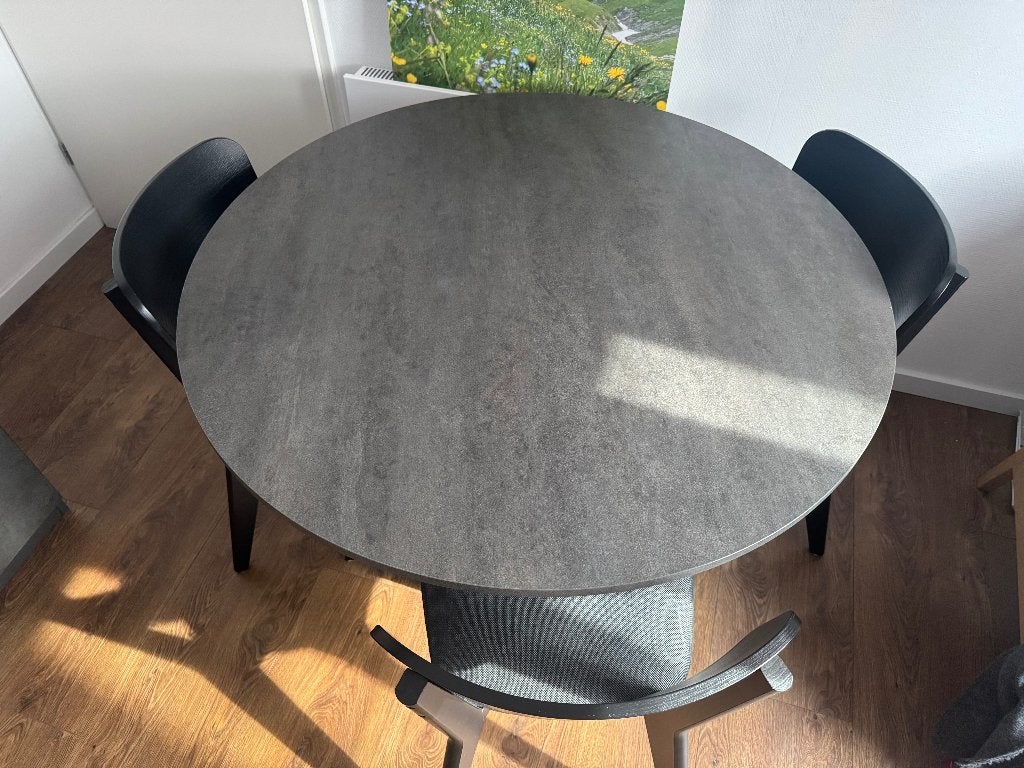 IKEA MARIEDAMM tafel – zwart marmerpatroon, Ø 105 cm, Huis en Inrichting, Ophalen, 100 tot 150 cm, Rond, 50 tot 100 cm
