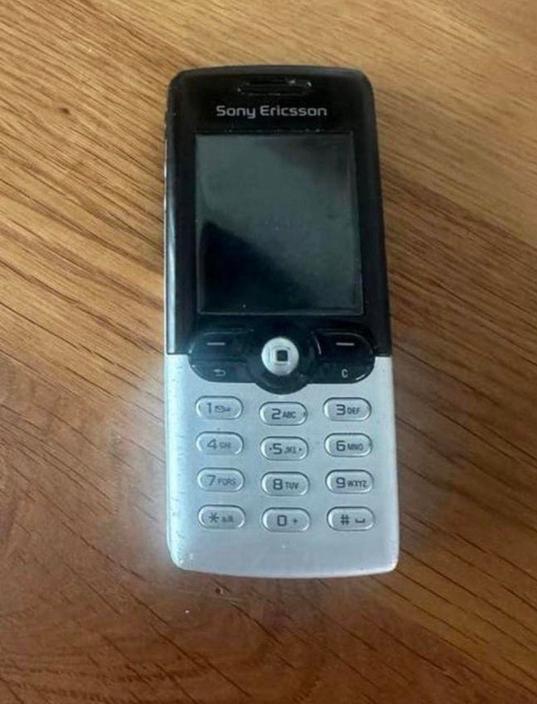 Oude Sony Ericsson mobiele telefoon. voor verzamelaars, Telecommunicatie, Mobiele telefoons | Sony, Gebruikt, Geen camera, Zwart