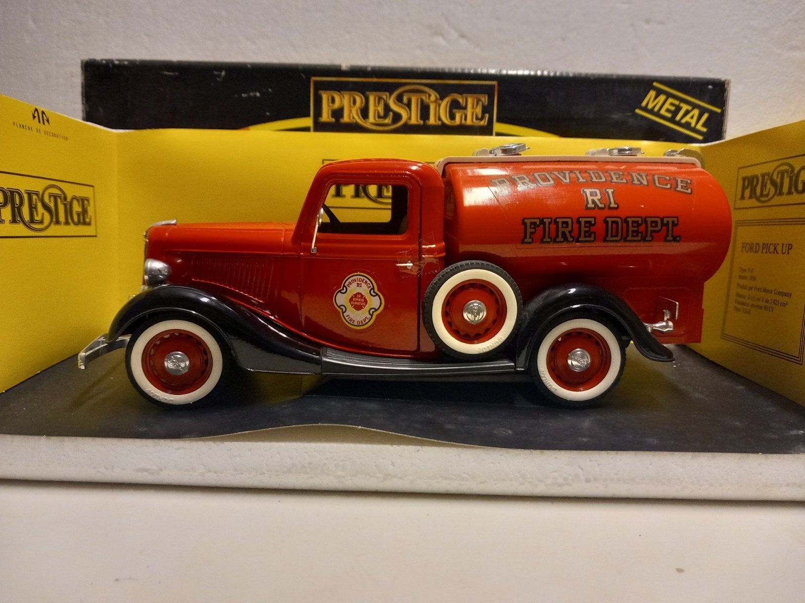 Ford V8 Fire Dept. Pompiers Tanker Solido 1:17 KRD, Ophalen of Verzenden, Zo goed als nieuw, Auto's