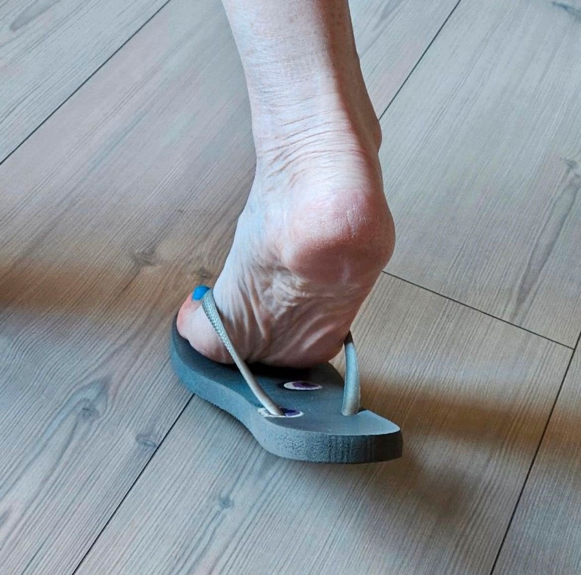 Comfortabele slippers - Ideaal voor zomerse dagen, Ophalen of Verzenden