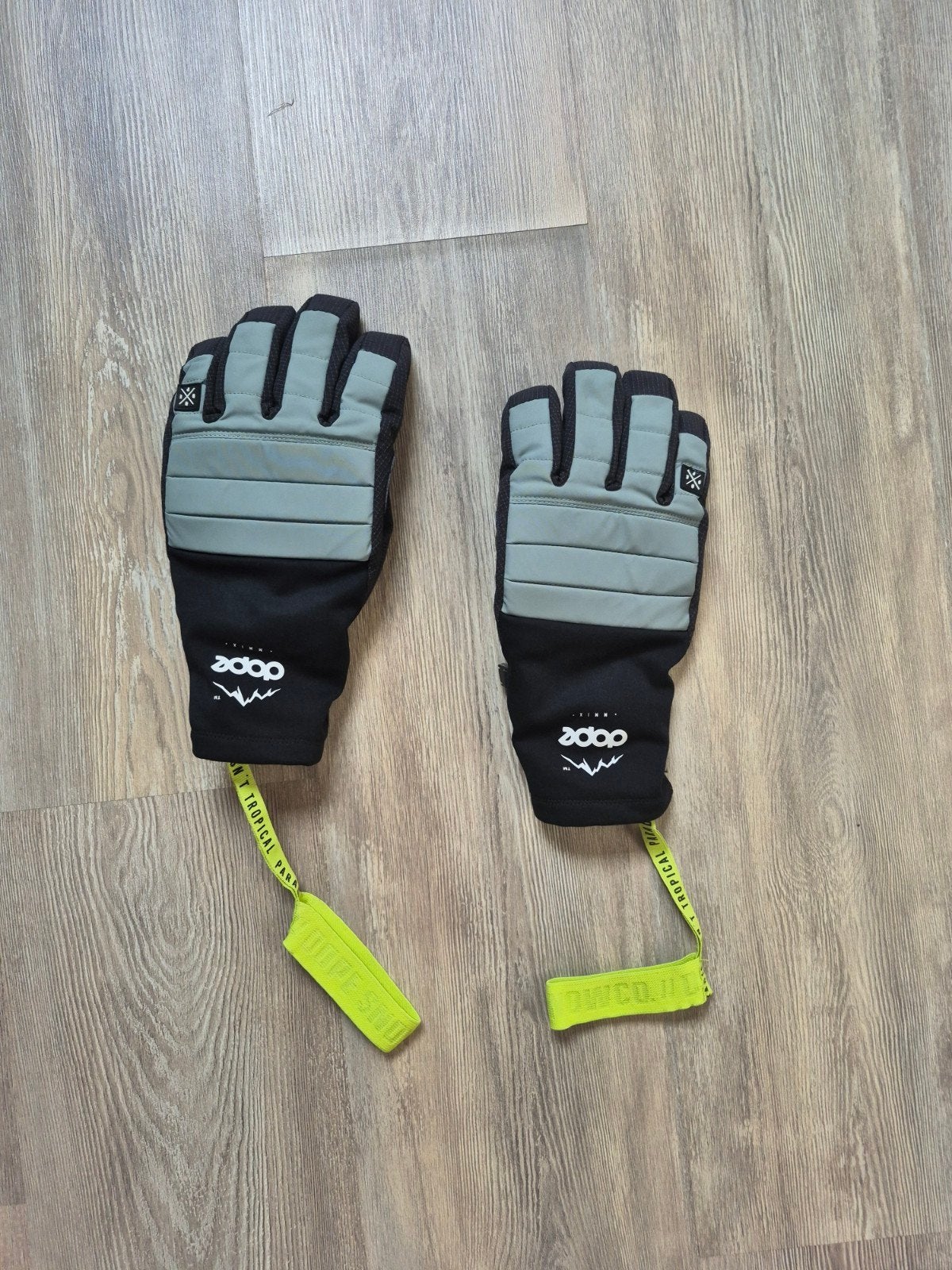 Dope Dames Skihandschoenen Maat M, Maat 38/40 (M), Overige typen, Ophalen of Verzenden, Zo goed als nieuw