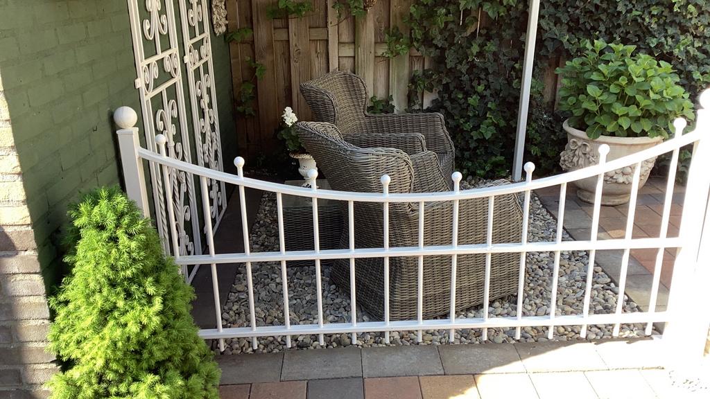 Groot ijzeren sierhek, Tuin en Terras, Ophalen of Verzenden, Zo goed als nieuw