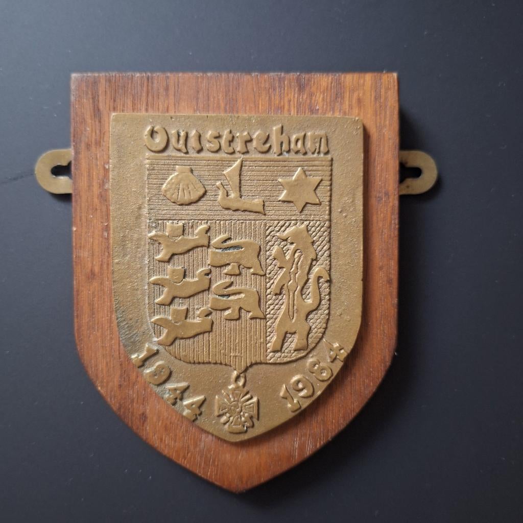 Quistreham Normandië D-Day herinnering schild 1944, Antiek en Kunst, Curiosa en Brocante, Ophalen