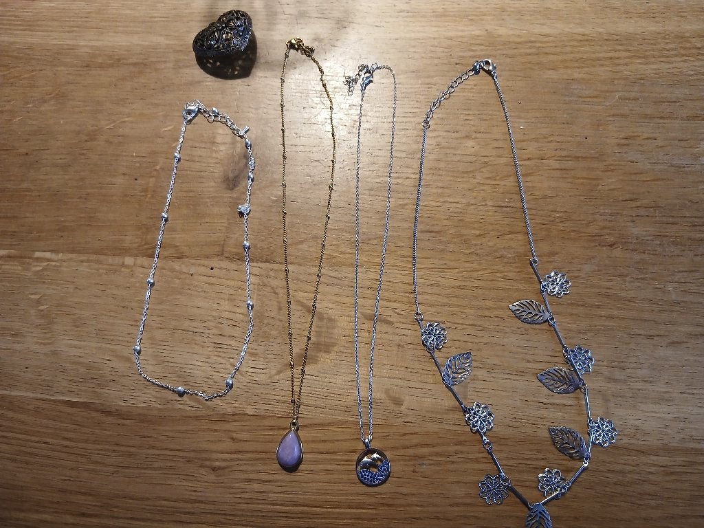4 kettingen + 1 hanger, Ophalen of Verzenden, Gebruikt, Goud, Overige materialen