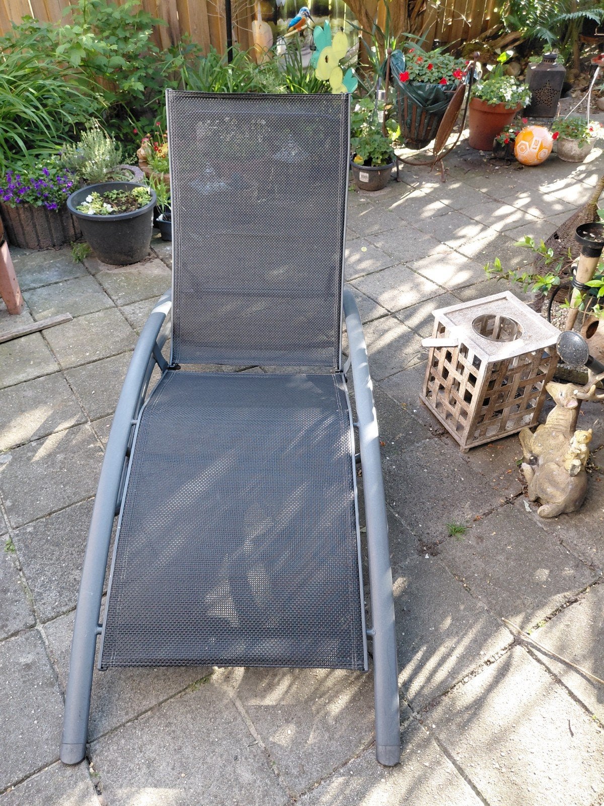 Verstelbare ligstoel met kussen voor tuin of terras, Tuin en Terras, Ligbedden, Ophalen, Gebruikt, Metaal, Verstelbaar