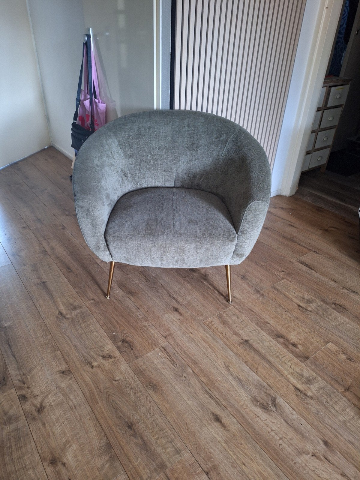 2 Stijlvolle Groene Kuipstoel met Gouden Poten, Ophalen, Minder dan 75 cm, Modern, Luxe, Scandinavisch, Zo goed als nieuw