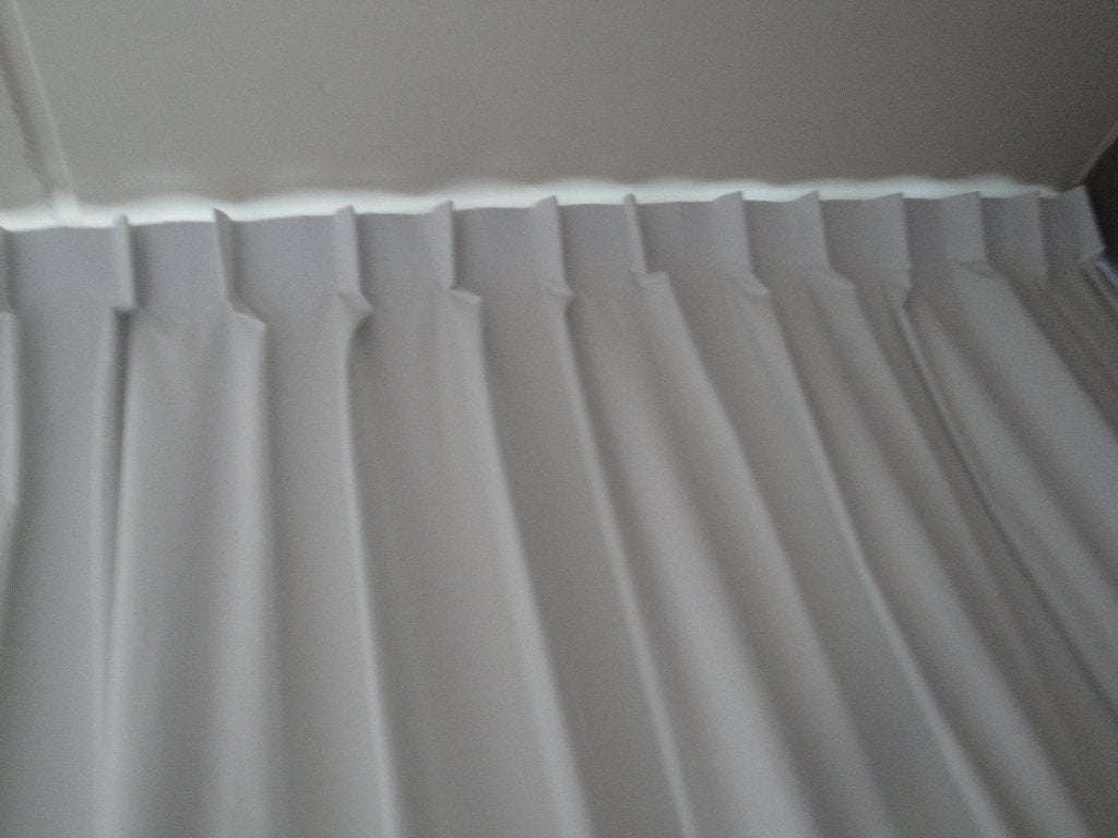 Gordijnen 100% verduisterend. br.180 x H 160cm.2x.In wit., Overige merken, Wit, 180 cm, Plooiafwerking
