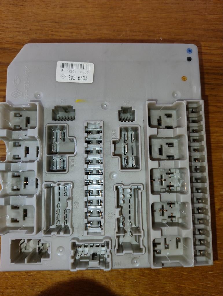 Zekeringkast Renault Modus/Clio 2004-2010 - Beschadigd, Auto-onderdelen, Elektronica en Kabels, Ophalen of Verzenden, Gebruikt