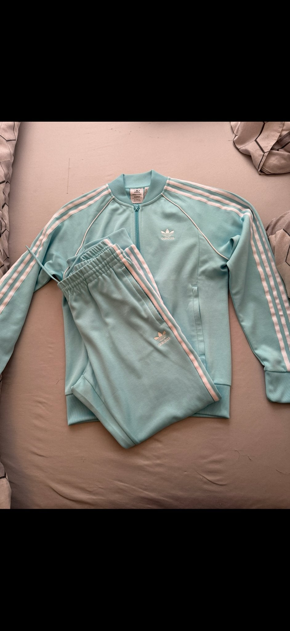 Adidas trainingspak - Lichtblauw (Zo goed als nieuw), Maat 38/40 (M), Verzenden, Blauw, Fitness of Aerobics