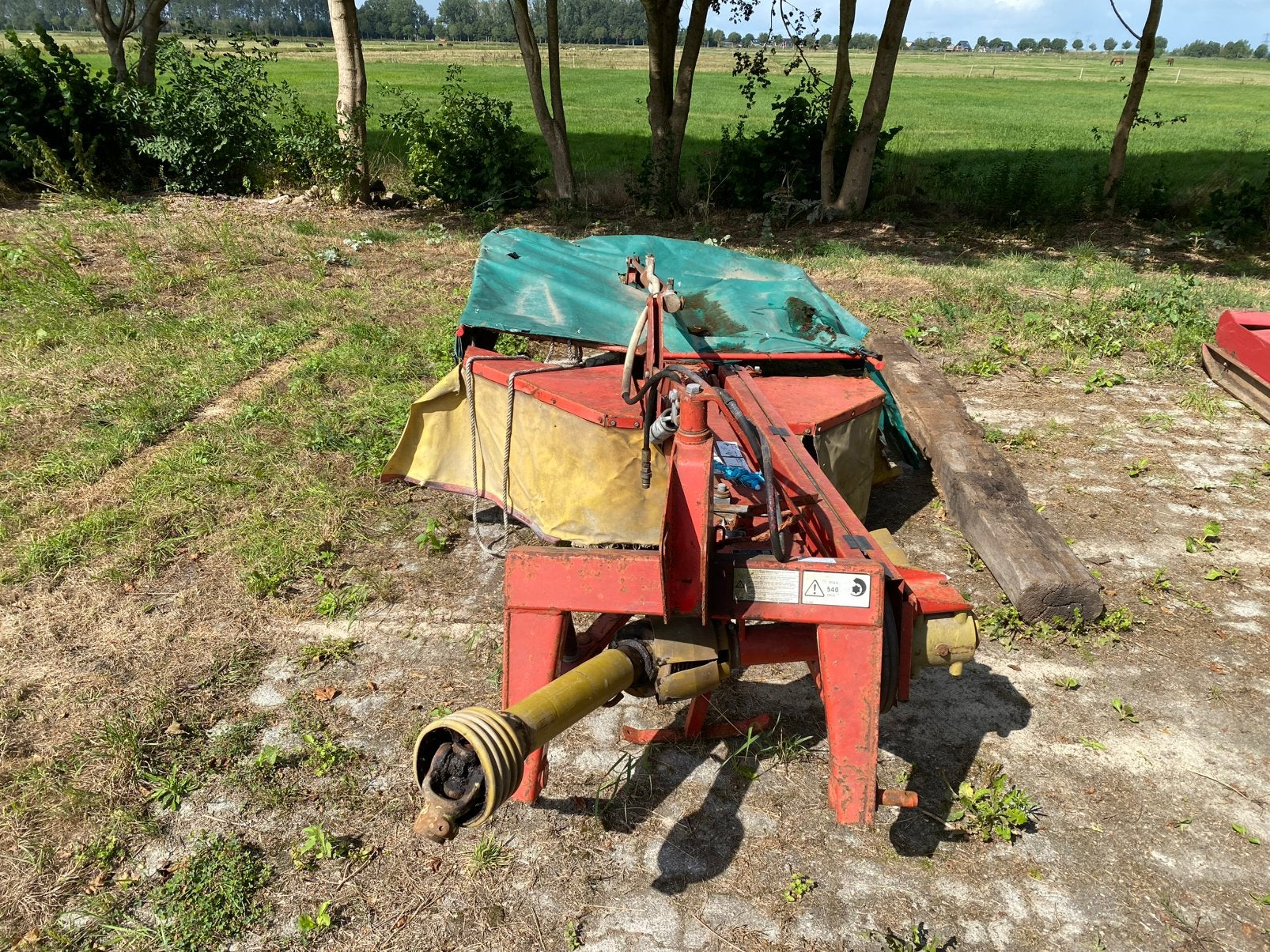 Fella SM 216 schotelmaaier, Ophalen, Weidebouw