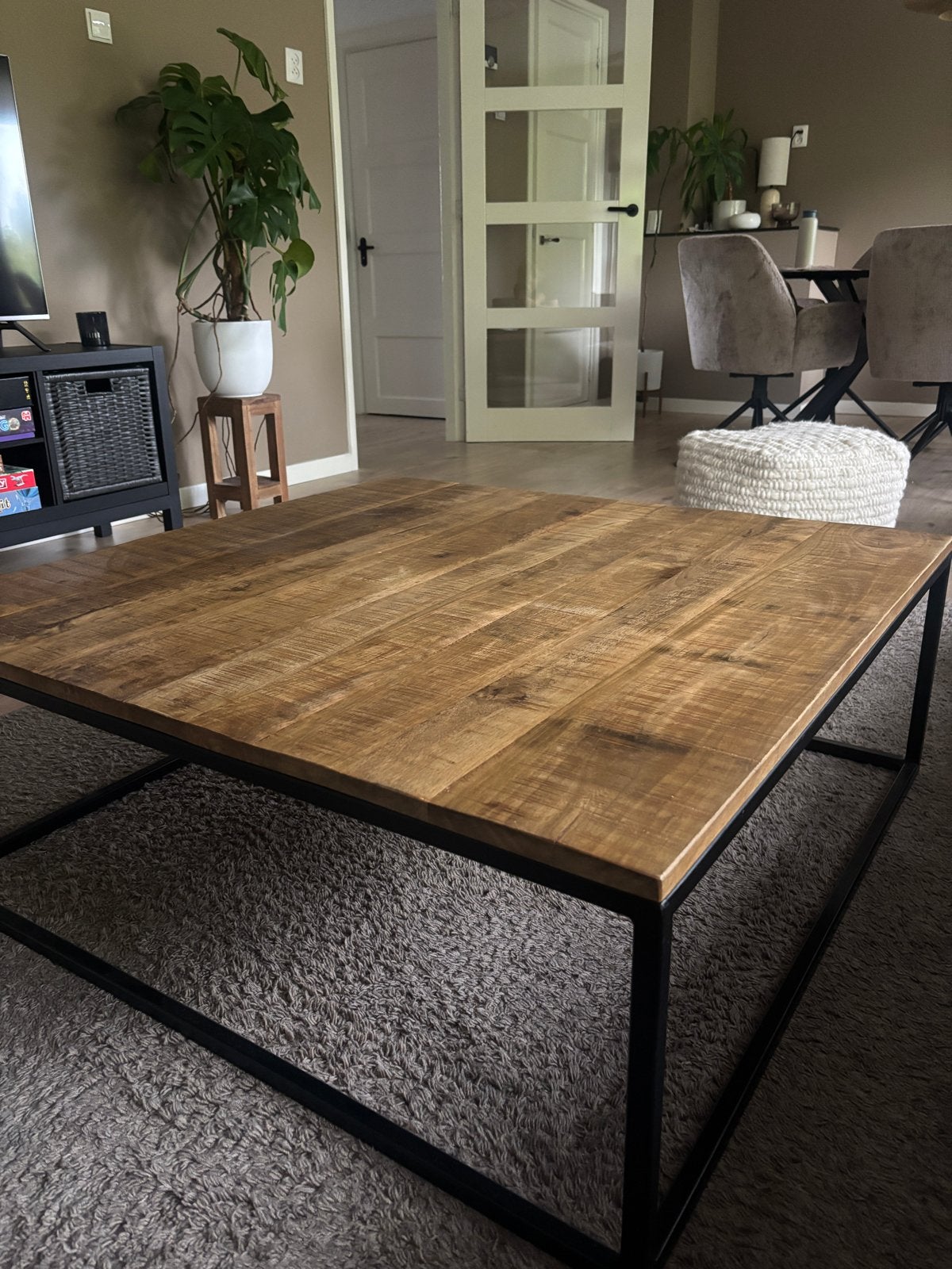Salontafel met houten blad en stalen poten, Ophalen, Vierkant, Zo goed als nieuw, Industrieel