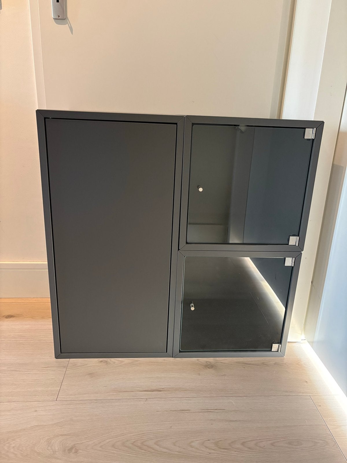 Ikea Eket kast met glazen deuren, Huis en Inrichting, Ophalen, Gebruikt