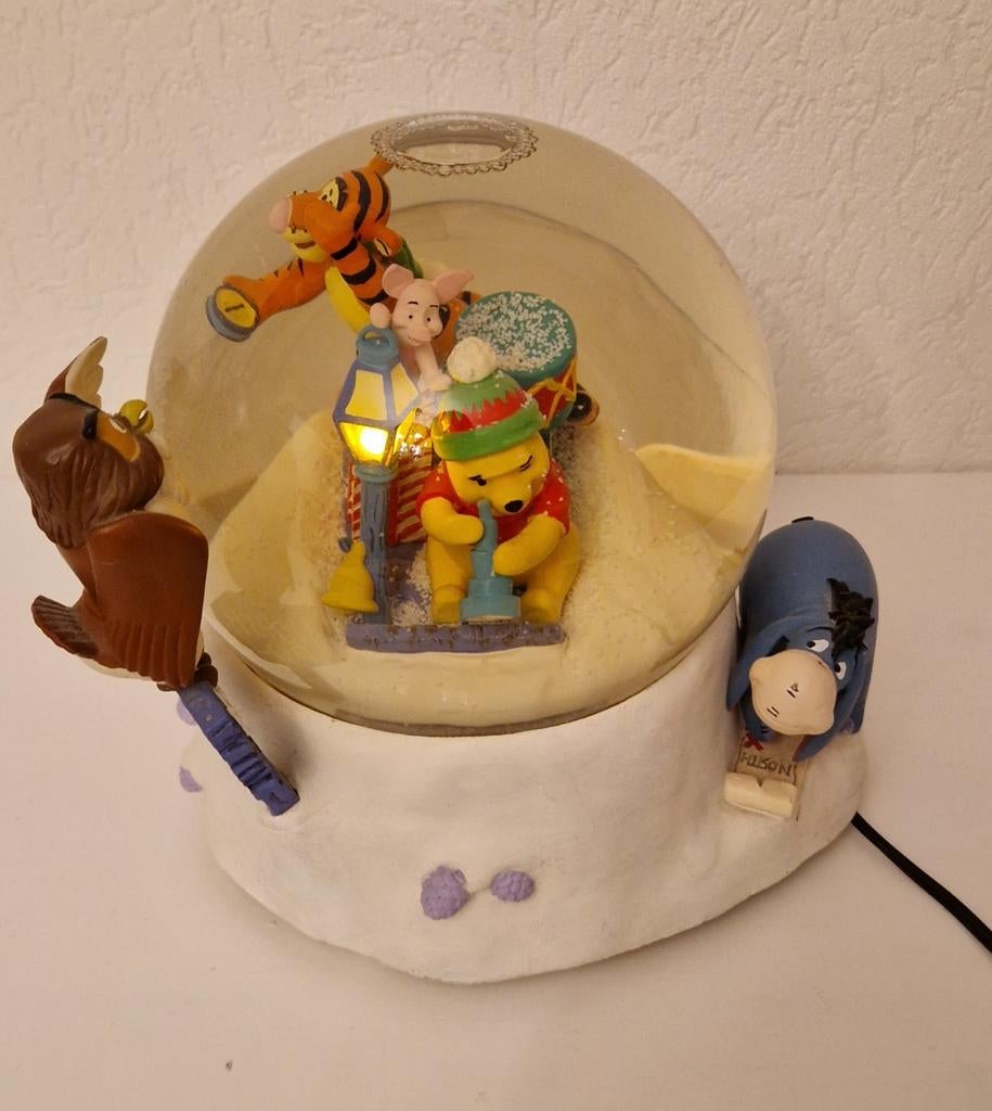 Leuk globe van winnie the pooh en vrienden, Ophalen of Verzenden, Winnie de Poeh of vrienden, Zo goed als nieuw, Beeldje of Figuurtje