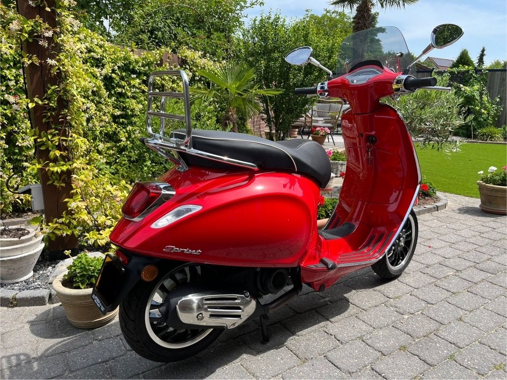 Vespa Sprint 50 Geel K-teken - Z.G.A.N - 2021 - E5 - 6509 km, Fietsen en Brommers, Ophalen, Maximaal 45 km/u, Zo goed als nieuw