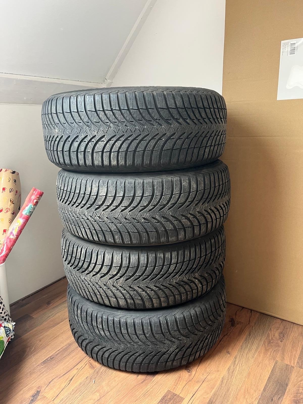 Set van 4 winterbanden 225/55 R17, Ophalen, Gebruikt, 17 inch, Winterbanden