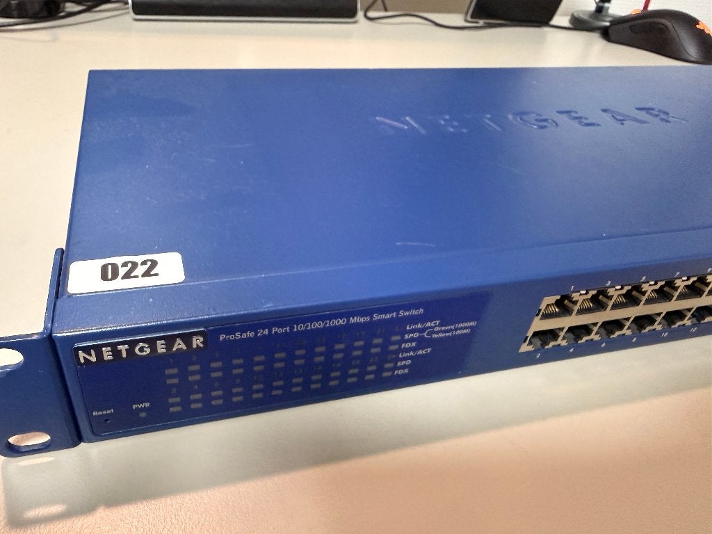 Cisco ME-3400EG | APC PDU | Hikvision NVR | 18x restpartij, Computers en Software, Ophalen, Gebruikt