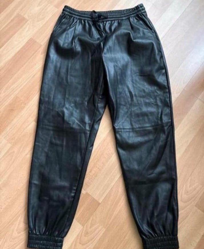 Zara toffe zwarte imitatie leren jog broek mt S ZGAN, Kleding | Dames, Zwart, Ophalen of Verzenden, Zo goed als nieuw, Maat 36 (S)
