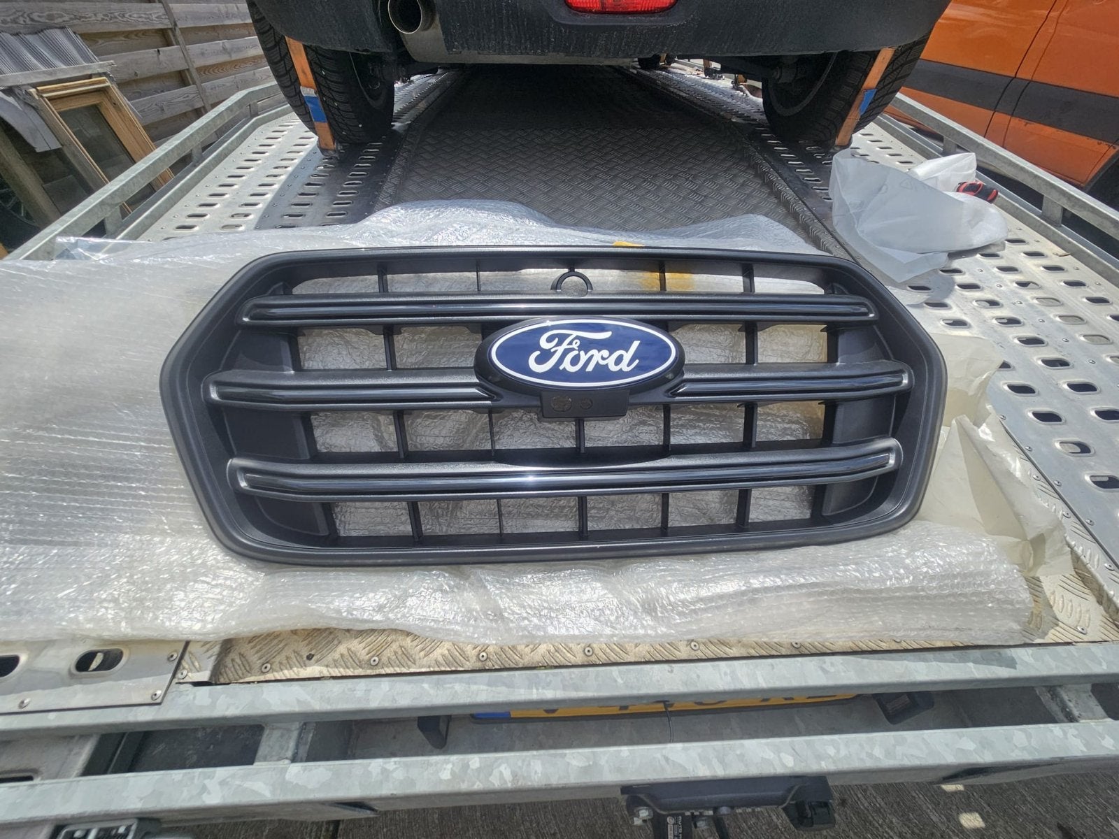 Ford Transit Grille Origineel - Nieuw Staat, Voor, Nieuw, Ophalen of Verzenden, Ford