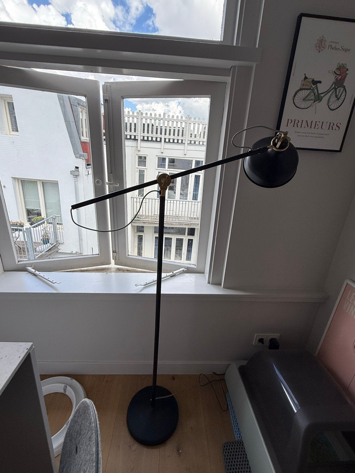 IKEA vloerlamp met verstelbare arm - Zwart, Huis en Inrichting, Lampen | Vloerlampen, Ophalen, Gebruikt, Metaal, 150 tot 200 cm