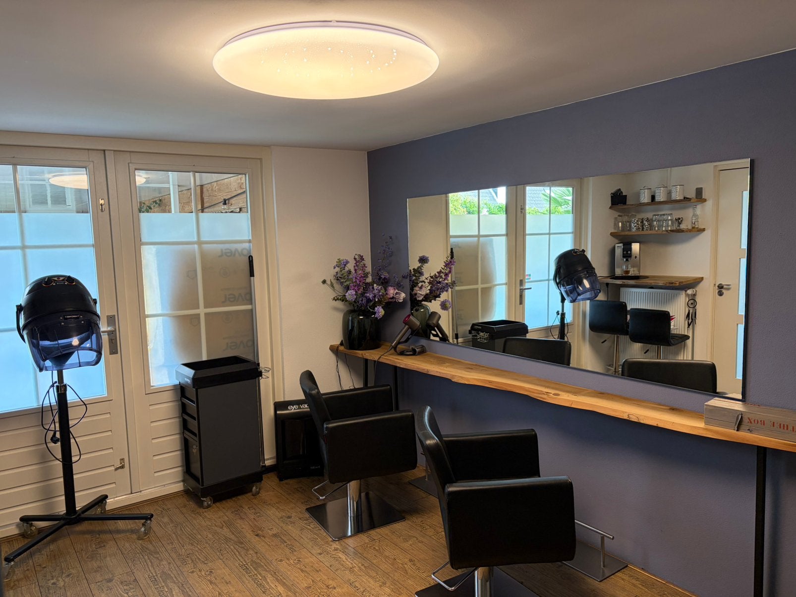 Kappers interieur stoelen en wasunit en toebehoren, Ophalen, Twee, Zwart, Zo goed als nieuw