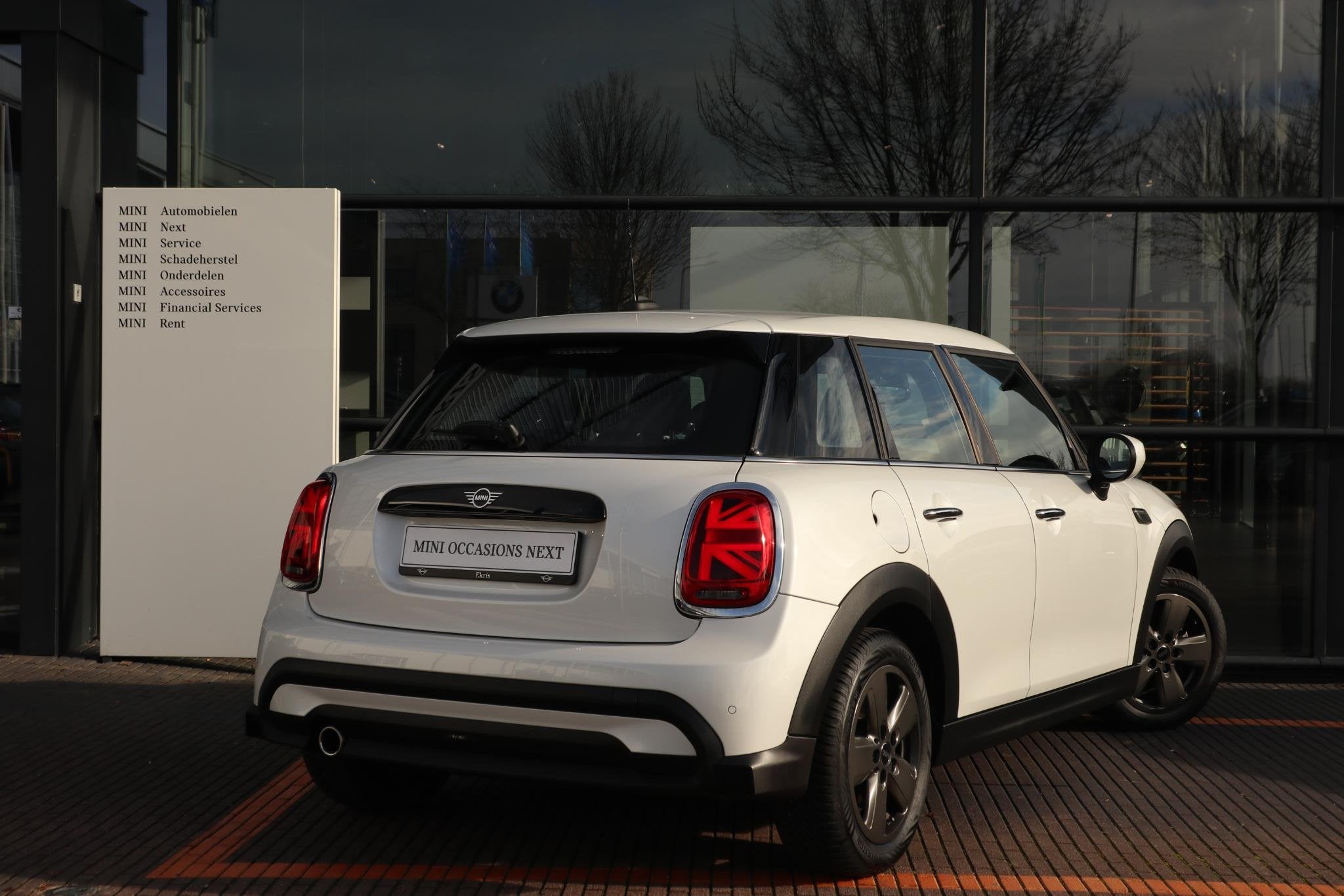 MINI 5-Deurs Cooper | Cruise Control | Parkeersensor Achter, Auto's, Gebruikt, Met garantie (alle), Wit, Origineel Nederlands