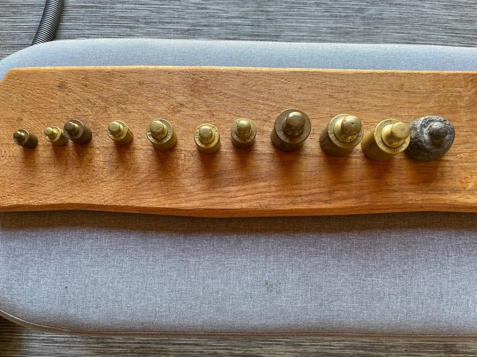 Antieke gewichten set, Ophalen