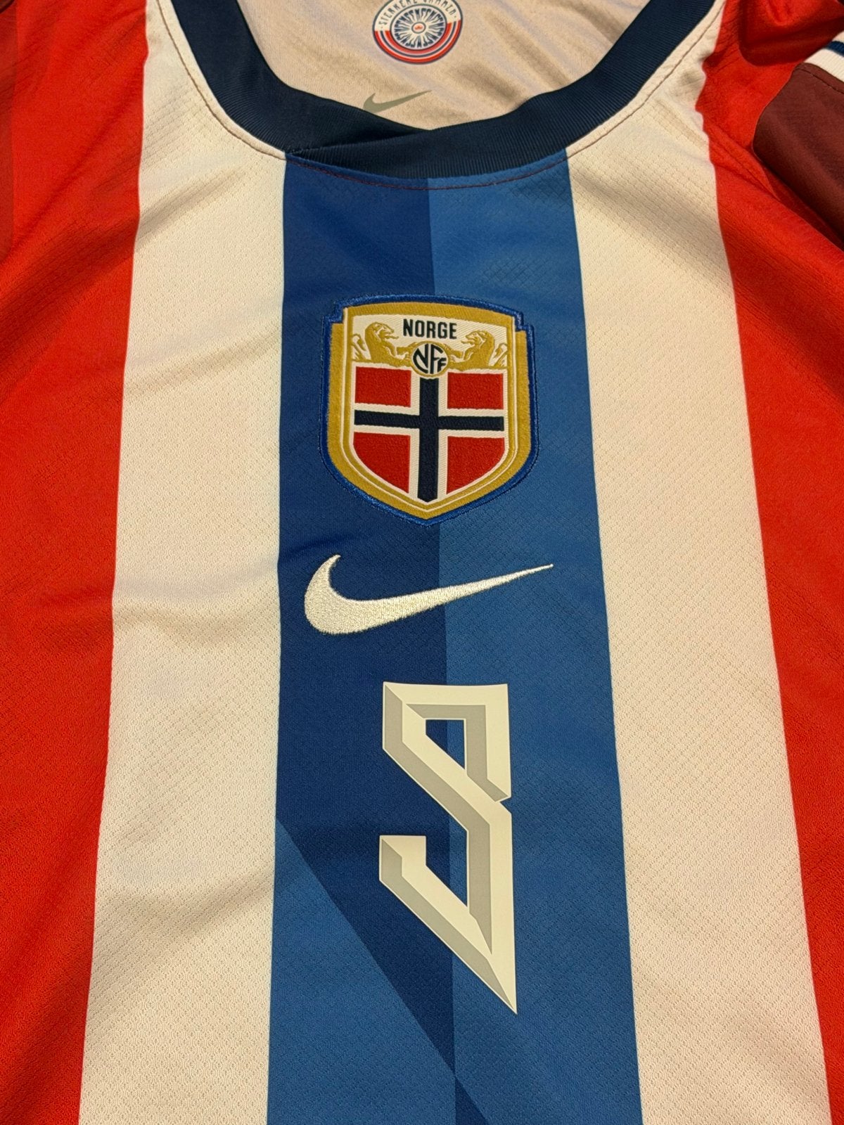 Gesigneerd Noorwegen shirt van Erling Haaland Beckett, Ophalen, Maat 52/54 (L), Zo goed als nieuw, Voetbal