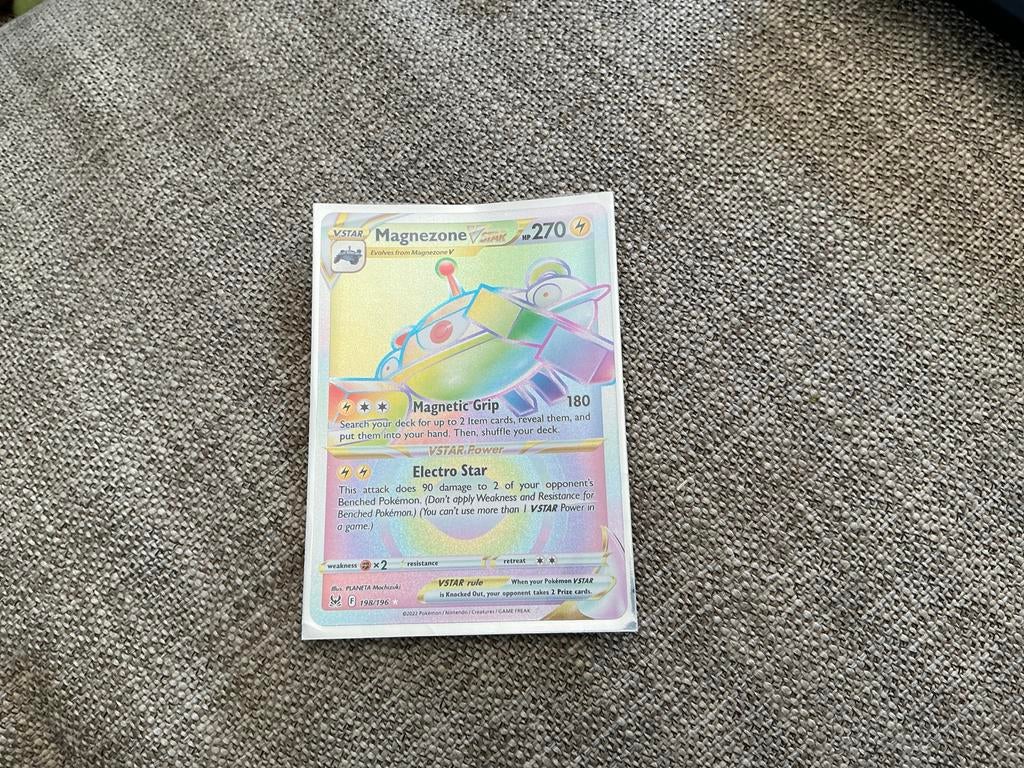 Magnezone VSTAR Rainbow Rare Pokémon Kaart 198/196, Hobby en Vrije tijd, Verzamelkaartspellen | Pokémon, Zo goed als nieuw, Losse kaart