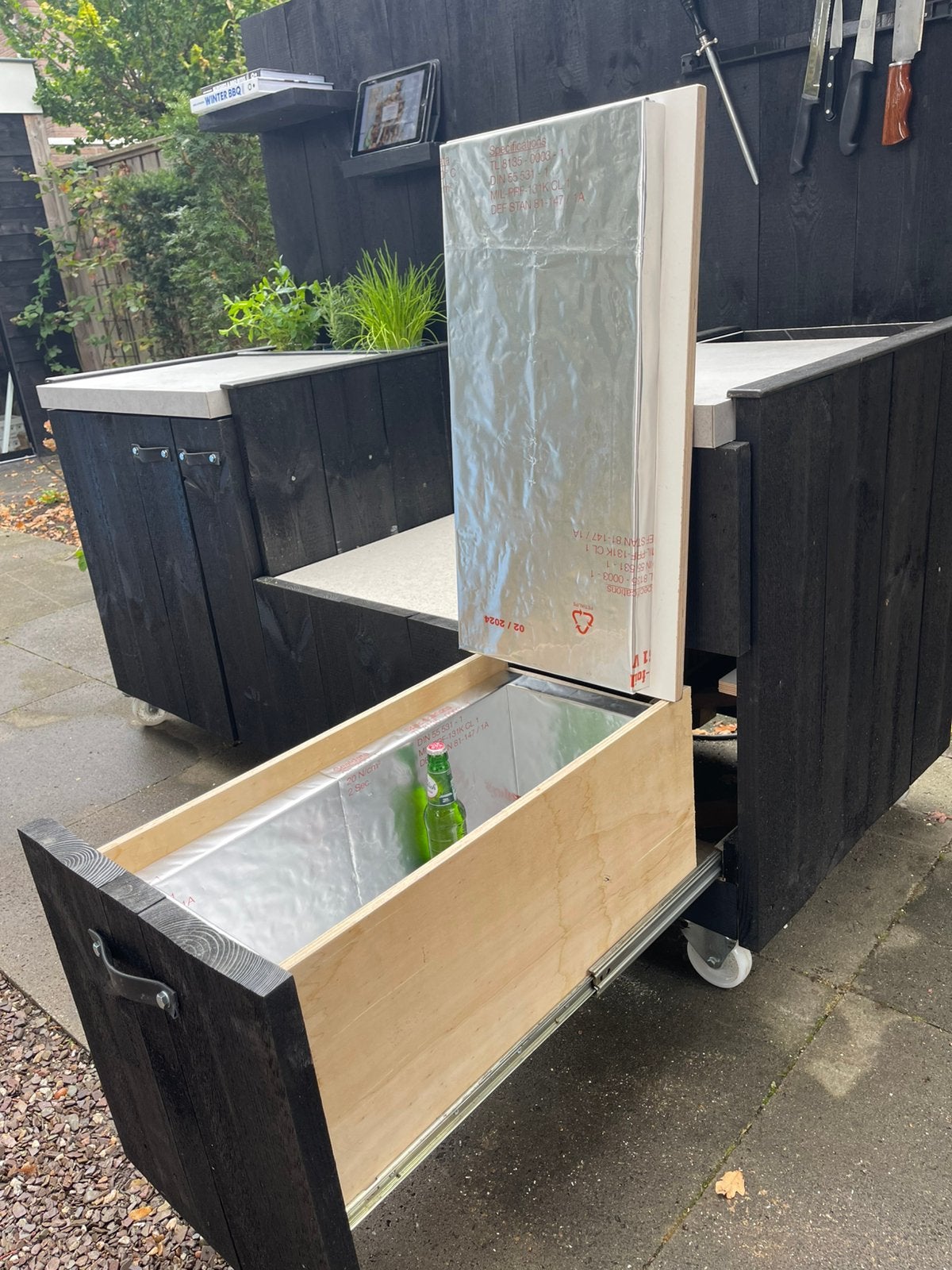 Buitenkeuken, koelbox, met plek voor kruidentuintje,, Ophalen, Nieuw, Houtskool, Vrijstaand