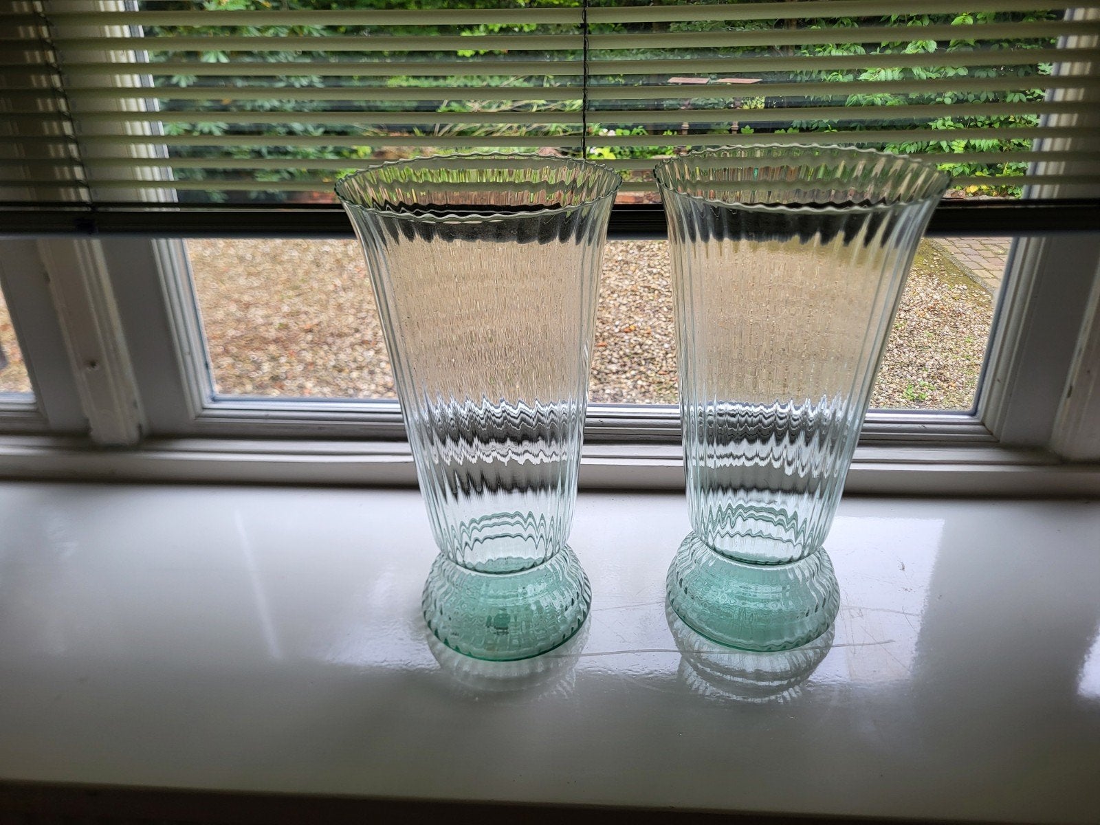 2 Sierlijke glazen vazen - 37.5 cm hoog, Ophalen