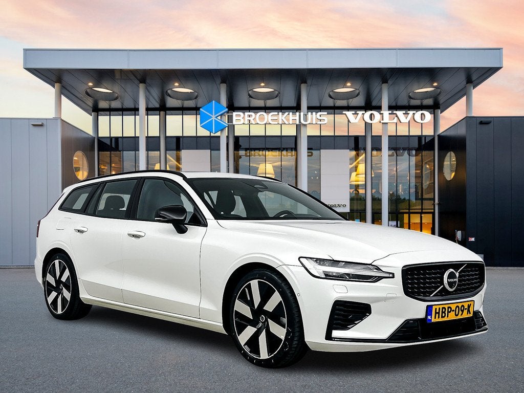 Volvo V60 T6 Recharge Ultra Dark, Auto's, Gebruikt, 4 cilinders, 24 maanden, Wit