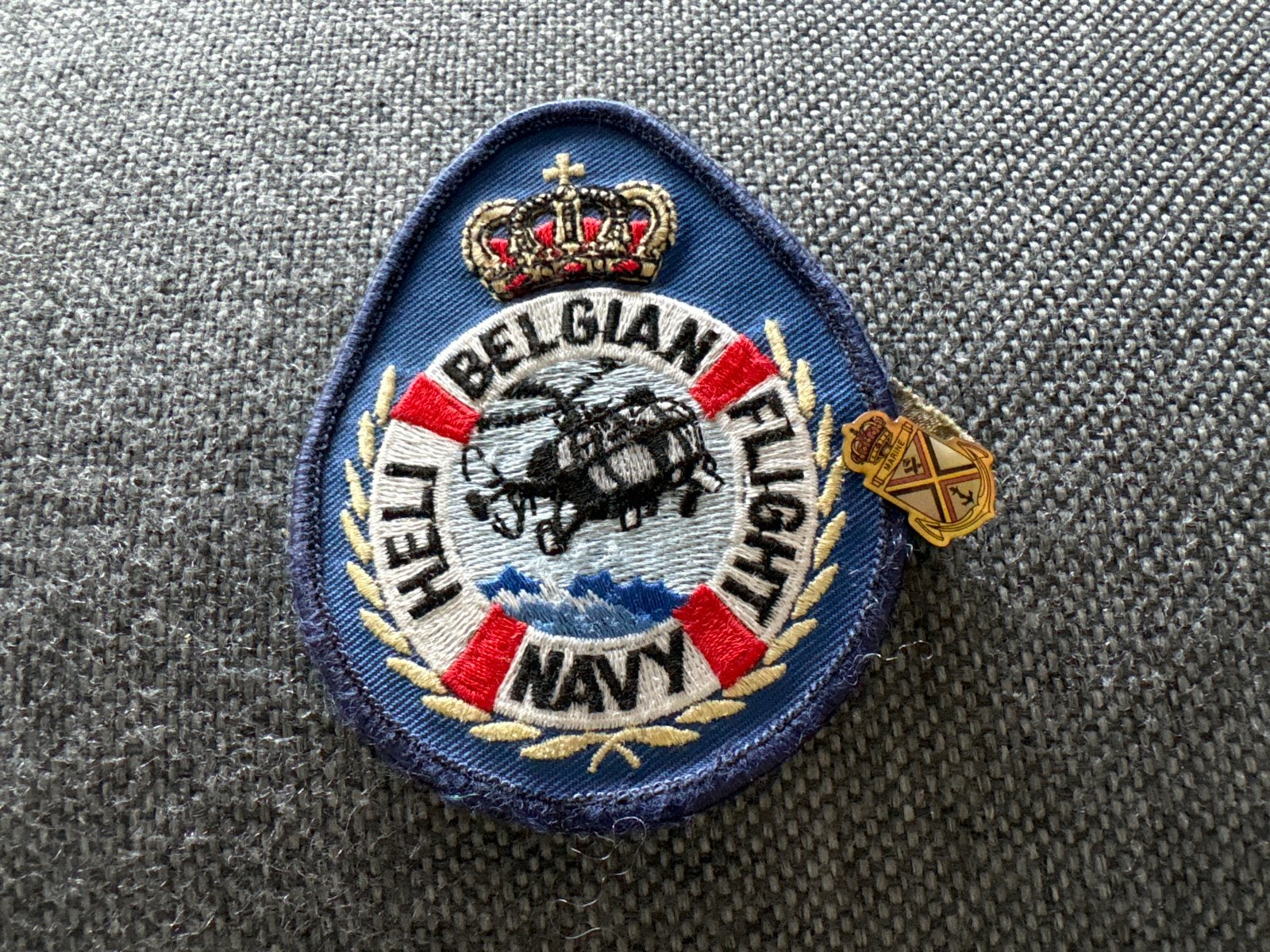 Belgische Marine Helikopter Vlucht Embleem & Pin, Verzenden, Marine, Overige gebieden, Embleem of Badge