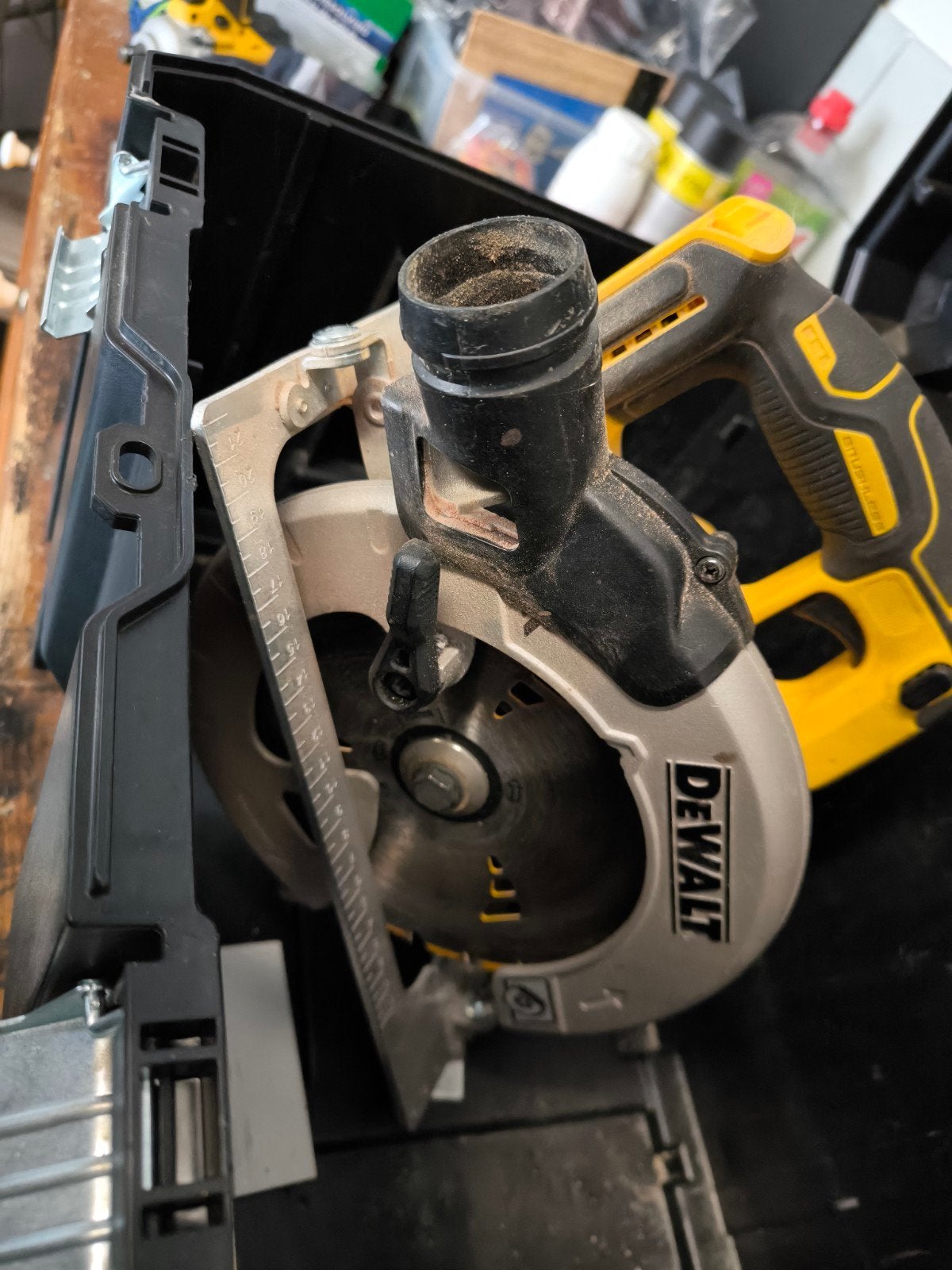DeWalt DCS570 Cirkelzaag met 2x 18V 5Ah accu's en lader, Doe-het-zelf en Verbouw, Gereedschap | Zaagmachines, Ophalen, Gebruikt