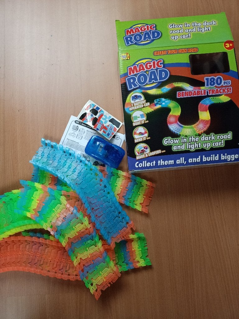 magic road racebaan + 1 auto - 180 delig, Kinderen en Baby's, Overige aandrijving, Ophalen, Overige merken, Racebaan