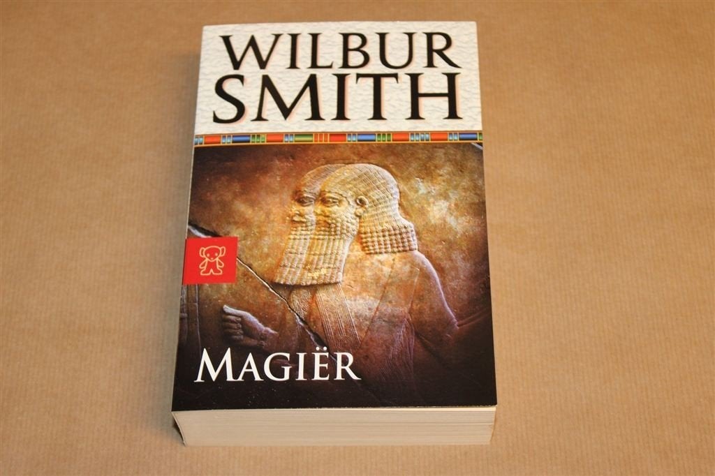 Magiër — Wilbur Smith, Egyptisch Avontuur, Ophalen of Verzenden, Zo goed als nieuw