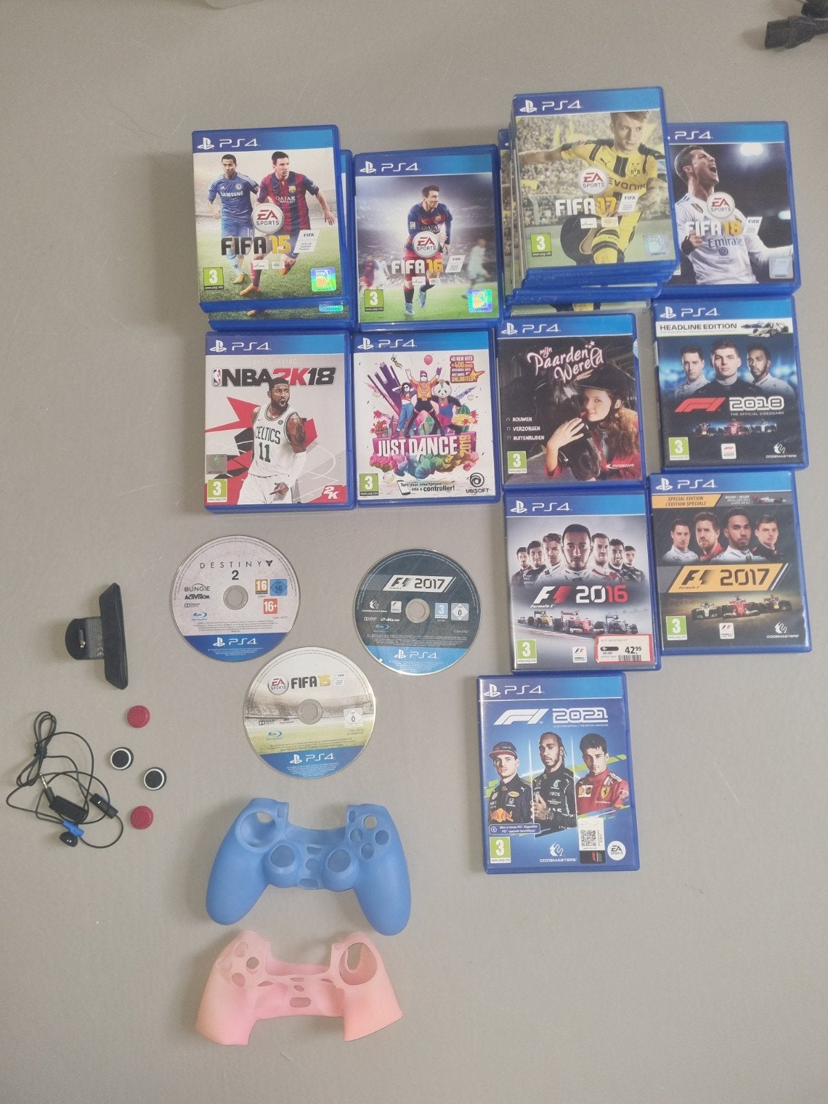PS4 Games, Controllers & Headset - FIFA, F1, Just Dance, Ophalen of Verzenden, Zo goed als nieuw, Sport, 3 spelers of meer