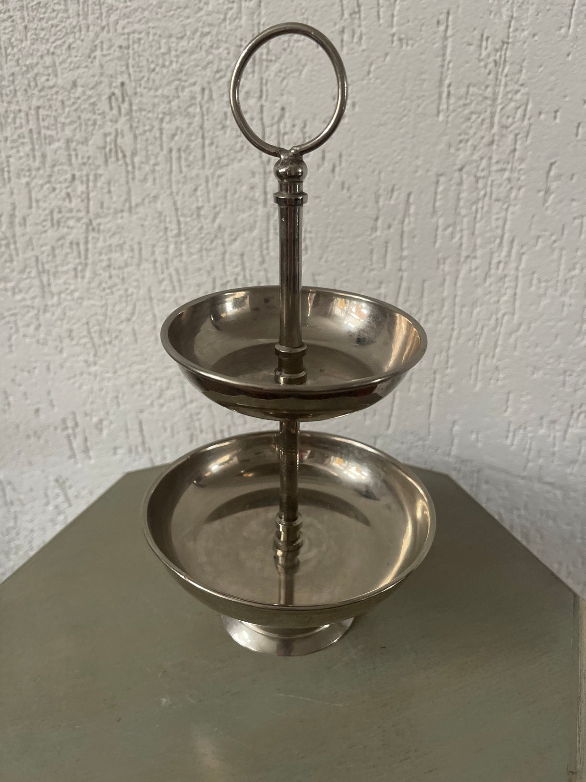 Zilverkleurige etagere met twee lagen, Huis en Inrichting, Gebruikt, Met opstaande rand, Rond, Ophalen of Verzenden