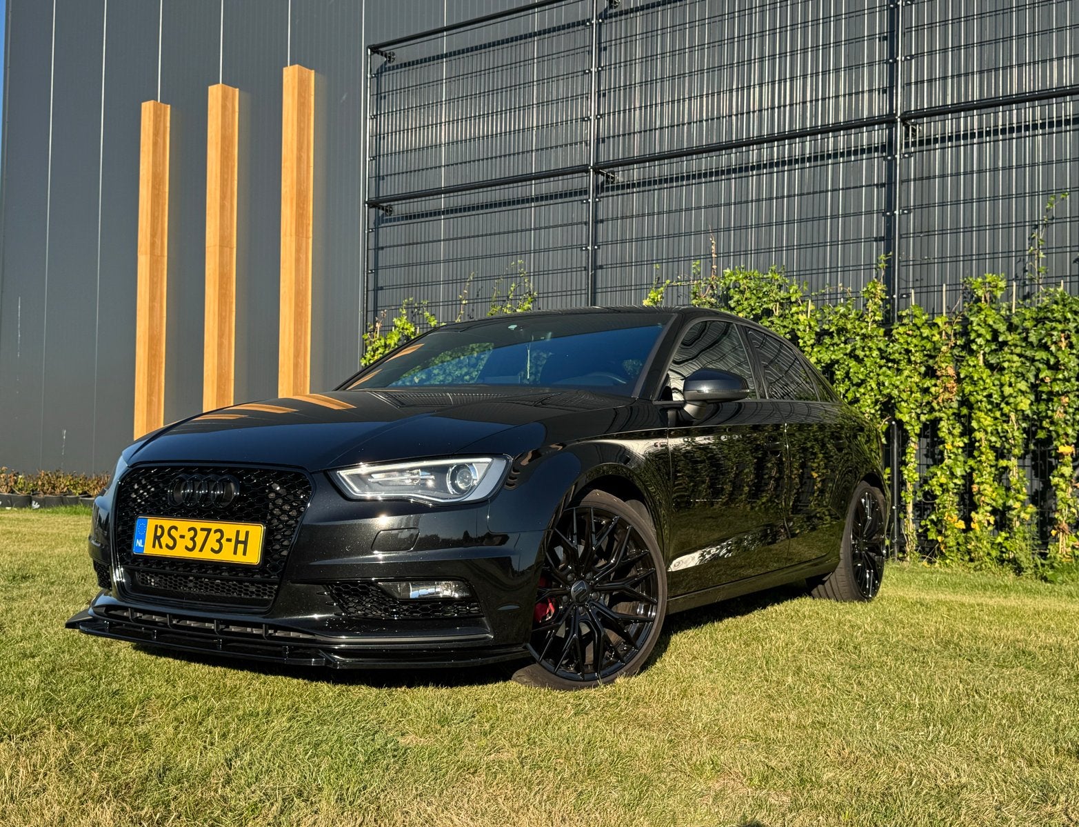 Audi A3 (RS3 LOOK), Auto's, Audi, Voorwielaandrijving, Elektronische parkeerrem, 4 cilinders, Zwart